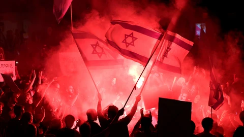 Protesters demand release of hostages in Tel Aviv