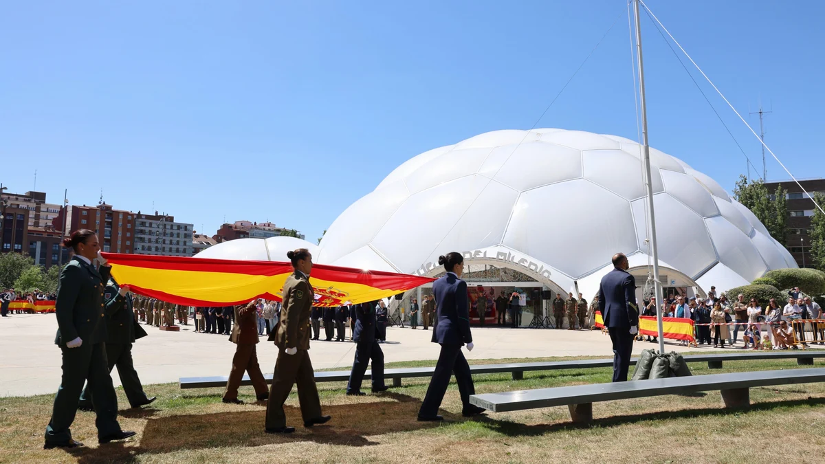 Valladolid celebra el Día de las Fuerzas Armadas con una exposición de material del ejército de tierra y un globo aerostático