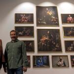 El Museo de Salamanca acoge la muestra ‘La imagen promiscu@ (vol. 2)’ que aborda temas políticos y sociales desde obras creadas con IA. En la imagen el comisario de la exposición , Javier Panera y el director del museo, Alberto Bescós.