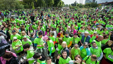 Cerca de 6.000 personas marchan en Burgos contra el cáncer