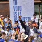 El líder del PP, Alberto Núñez Feijóo, participa en el mitin central de campaña de las elecciones europeas en Aragón, este domingo en Zaragoza. 
