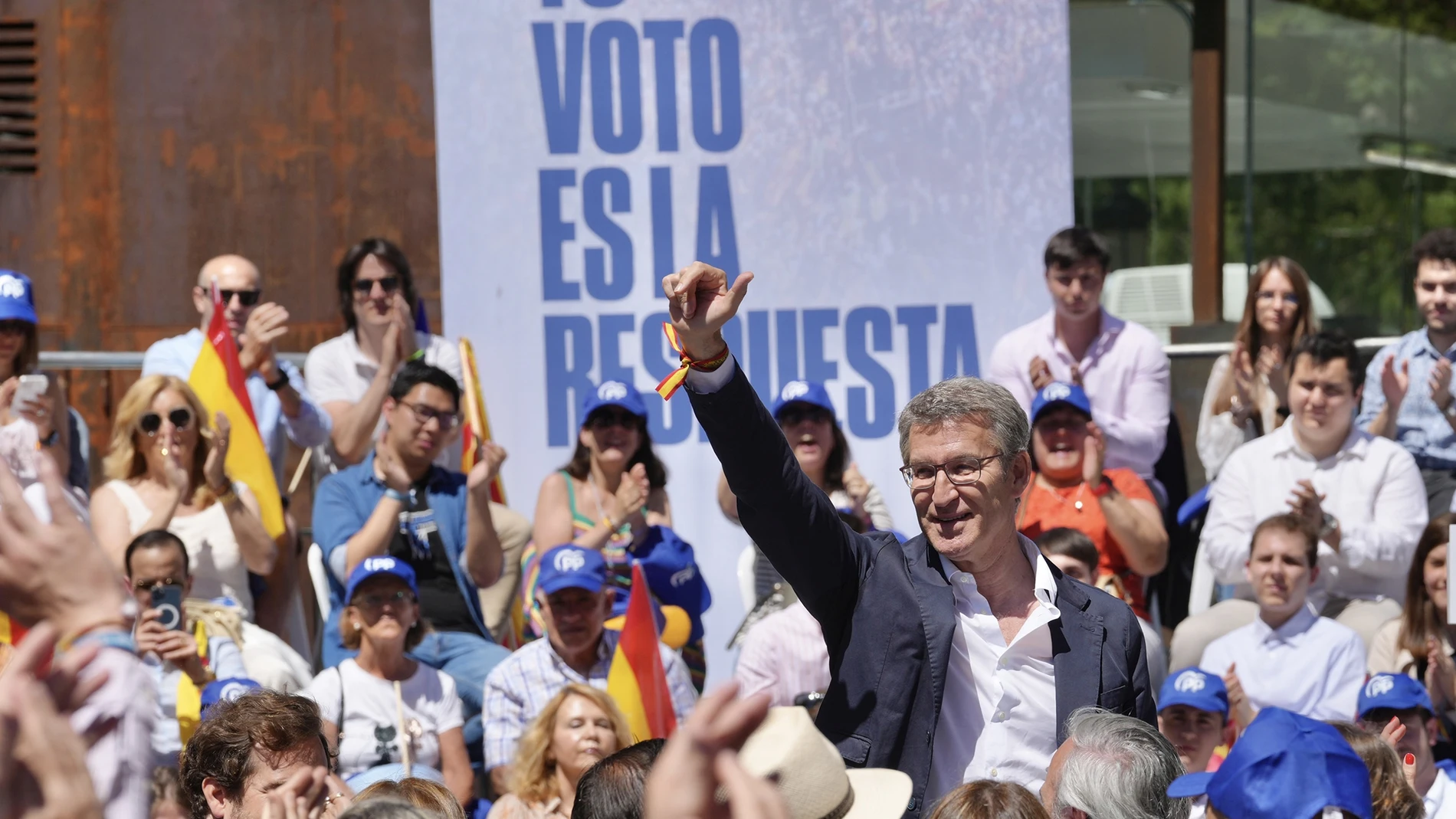 El líder del PP, Alberto Núñez Feijóo, participa en el mitin central de campaña de las elecciones europeas en Aragón, este domingo en Zaragoza.