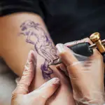 Los tatuajes podrían incrementar el riesgo de linfoma, según un estudio