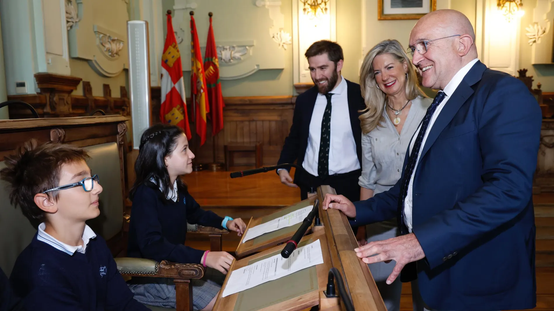 Carnero asiste al primer Pleno del Consejo Municipal de la Infancia en Valladolid