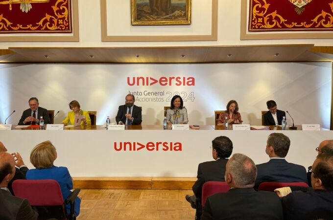 Ana Botín, en el centro de la imagen, hoy, durante la celebración de la Junta General de Accionistas de Universia España
