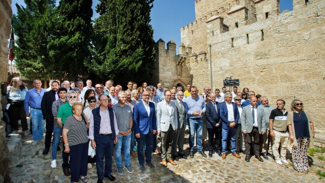 El presidente de la Diputación de Salamanca, Javier Iglesias, y el vicerrector de Investigación de la Universidad de Salamanca, José Miguel Mateos Roco, intervienen en la Constitución de la Asociación Geoparque Salamanca, promovido por ambas instituciones y del que forman parte 110 municipios de la provincia.