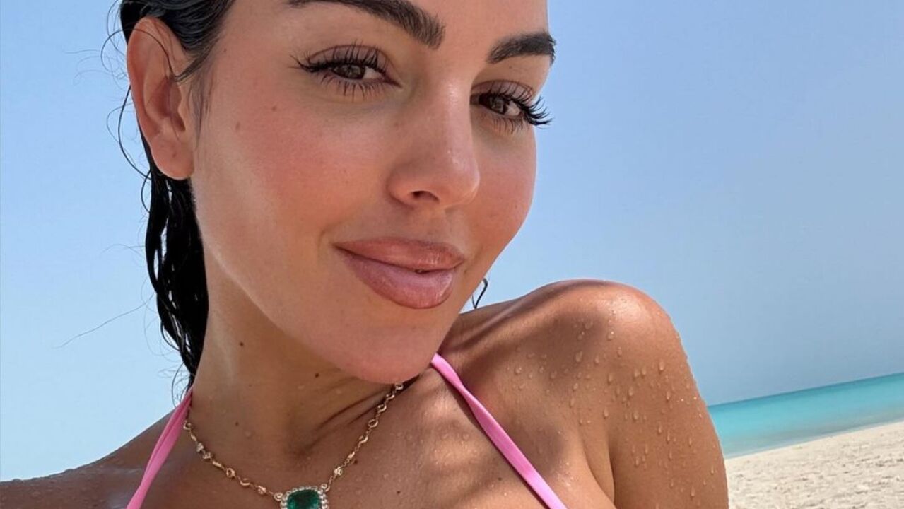 Solo Georgina Rodríguez puede regalarnos este posado en bikini con