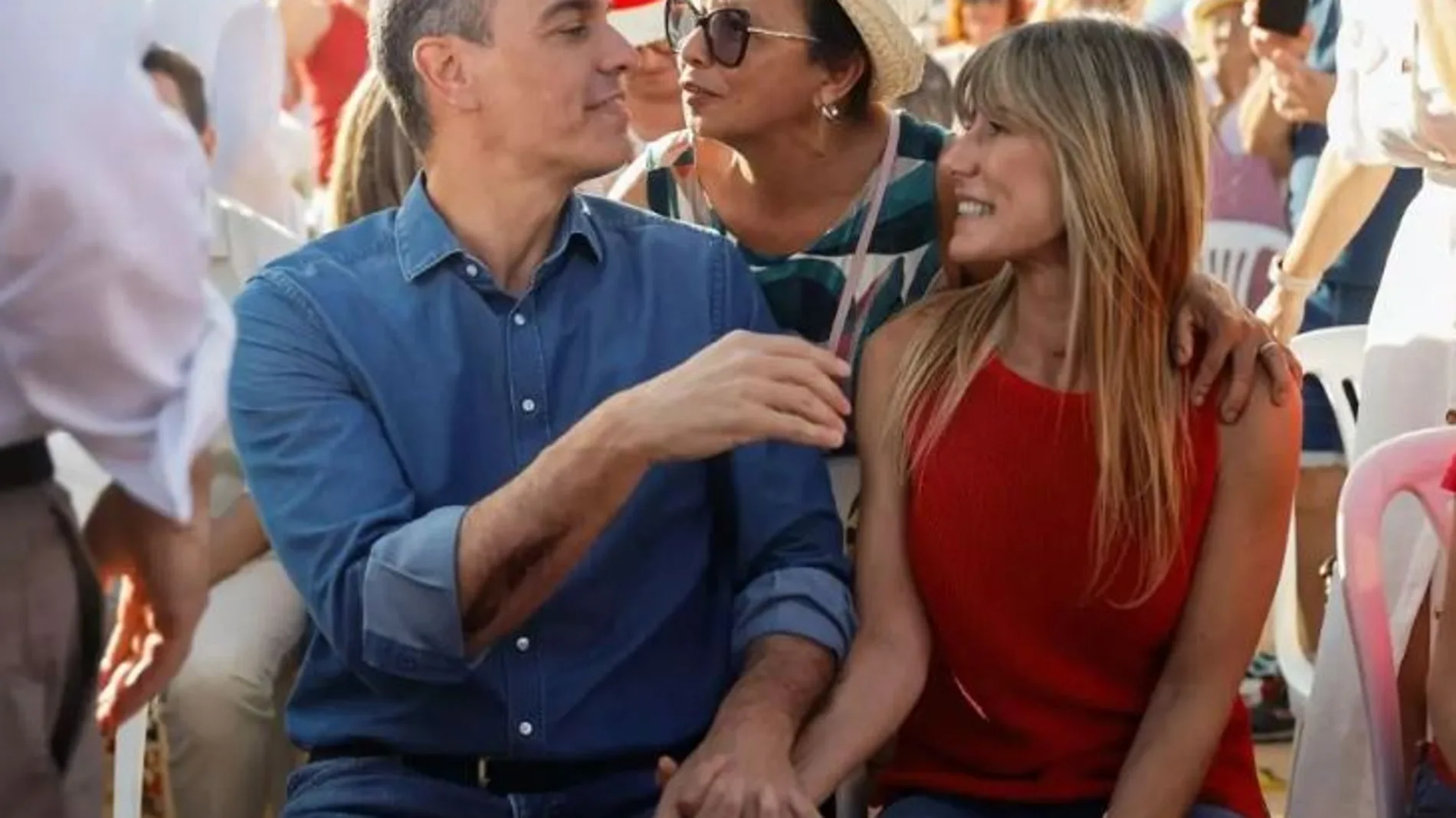 La misteriosa herida de Pedro Sánchez, que acudió con Begoña Gómez a un mitin del PSOE en Benalmádena con motivo de las elecciones europeas