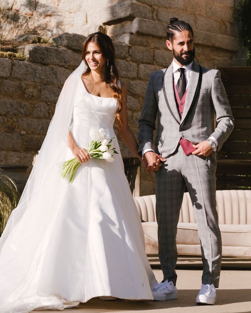 Así son los dos vestidos de novia de Sara Sálamo.