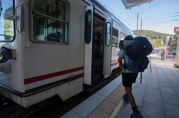Economía.- El BOE publica el Programa Verano Joven de 2024 con descuentos de hasta el 90% en transporte para jóvenes