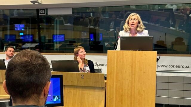 La concejala de Gobierno Abierto, Promoción Económica y Empleo del Ayuntamiento de Murcia, Mercedes Bernabé, en el Comité de las Regiones