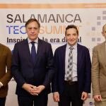  El alcalde de Salamanca, Carlos García Carbayo, y el rector de la Usal, Juan Manuel Corchado, presentan el congreso Salamanca Tech Summit. Les acompañan el concejal Pedro Martínez y el profesor Fernando de la Prieta