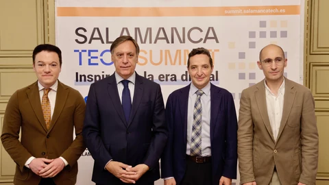 El alcalde de Salamanca, Carlos García Carbayo, y el rector de la Usal, Juan Manuel Corchado, presentan el congreso Salamanca Tech Summit. Les acompañan el concejal Pedro Martínez y el profesor Fernando de la Prieta