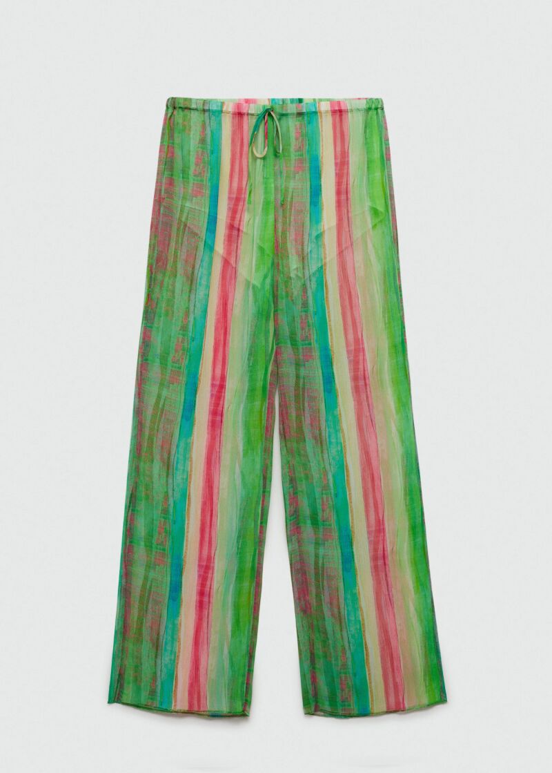 Pantalón semitransparente.