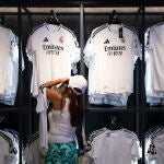El Real Madrid presenta su nueva camiseta y estrena tienda en el Bernabéu