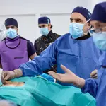 DISCOLASER es una técnica revolucionaria diseñada para tratar hernias discales cervicales o lumbares sin recurrir a la cirugía y en una sola sesión