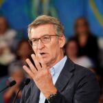 9J.-Feijóo acusa a Sánchez de usar a su mujer para "victimizarse" y alerta de que se creerá "más impune" si hay "empate"