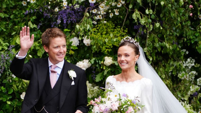 Hugh Grosvenor y Olivia Henson el día de su boda en la catedral de Chester