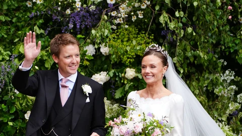 Hugh Grosvenor y Olivia Henson el día de su boda en la catedral de Chester
