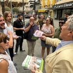Dos candidatos de Vox y Podemos coinciden en Ciudad Real y se intercambian propaganda electoral