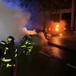 MADRID.-VÍDEO: Sucesos.- Arden seis vehículos en una calle de Pozuelo de Alarcón