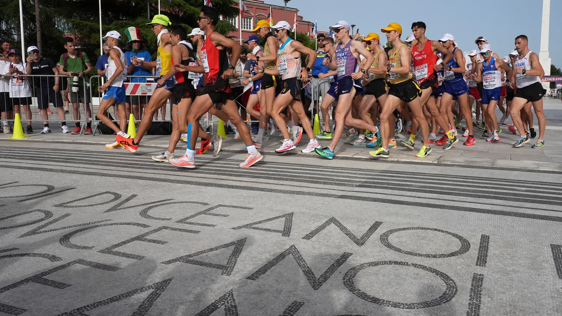 El comienzo de la prueba de 20 kilómetros marcha