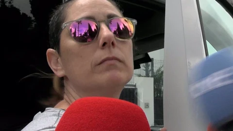 Elia Muñoz sale de visitar a su padre y nos desvela cómo se encuentra