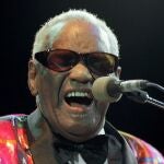 Ray Charles, "el genio" del soul que le rindió tributo a una América que nunca pudo ver