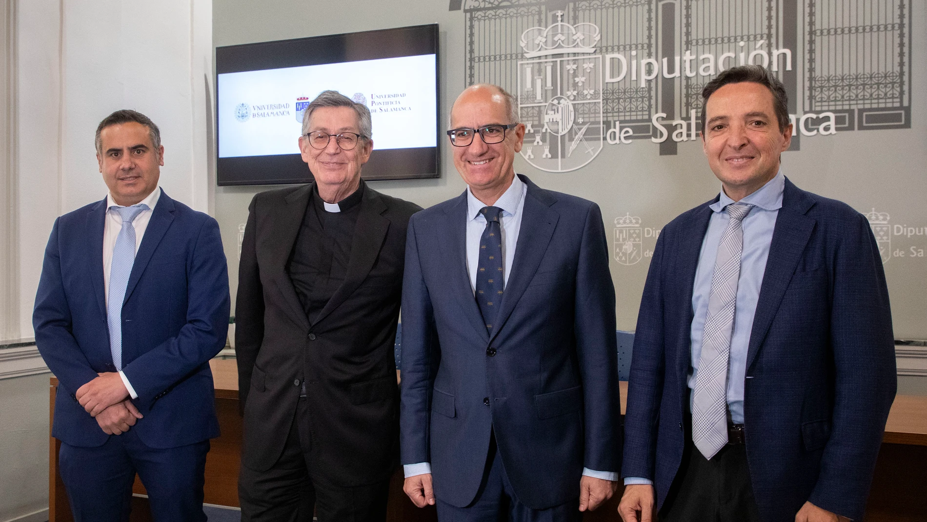 Javier Iglesias junto Juan Manuel Corchado y Santiago García-Jalón y el diputado Antonio Labrador