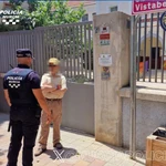 Sucesos.- Detenido por intentar estrangular al conserje de un colegio en Murcia que le sorprendió escondido en el centro