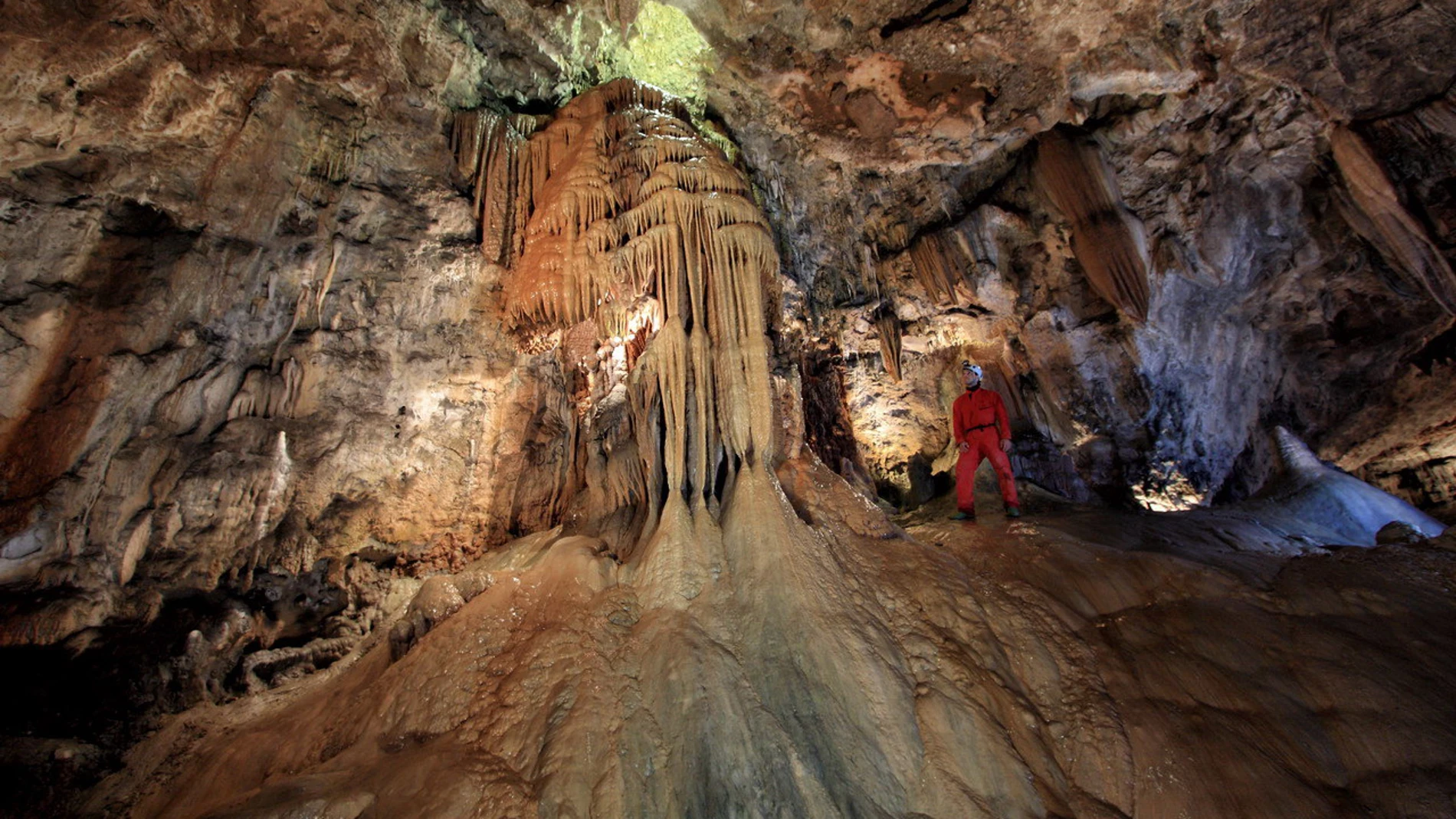 Cueva de Valporquero (León)