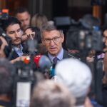 El líder del PP, Alberto Núñez Feijóo, en declaraciones a los medios en el Congreso de los Diputados.