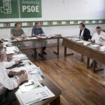 Espadas y los secretarios provinciales del PSOE-A se reafirman en su proyecto y remiten a los críticos a los congresos