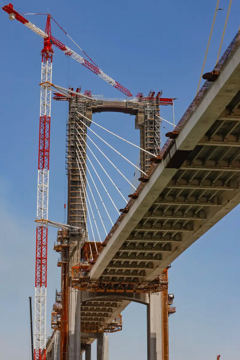 Obras de rehabilitación del puente del Quinto Centenario de Sevilla