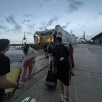Los estudiantes llegando al crucero