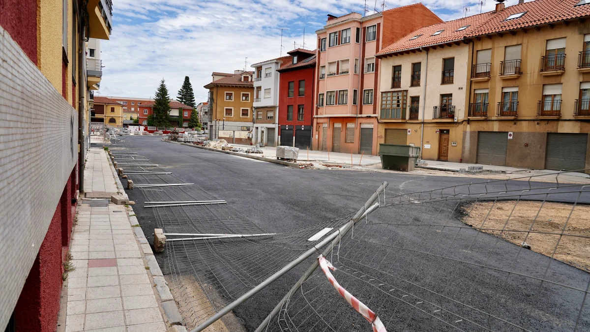 La parte ya reurbanizada de la nueva calle que unirá el Espolón y La Palomera en León entrará el servicio este lunes