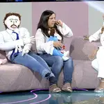 Merivione con su muñeco de trapo junto a la presentadora Cristina Tárrega en &#39;La vida sin filtros&#39;