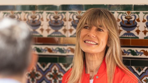 Pedro Sánchez y Begoña Gómez votando para las elecciones al parlamento europeo