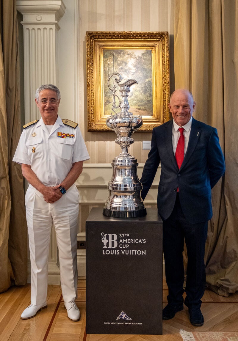 El almirante general Piñeiro y Grant Dalton, con la Copa América