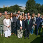 Cristna Ayala con su equipo de Gobierno