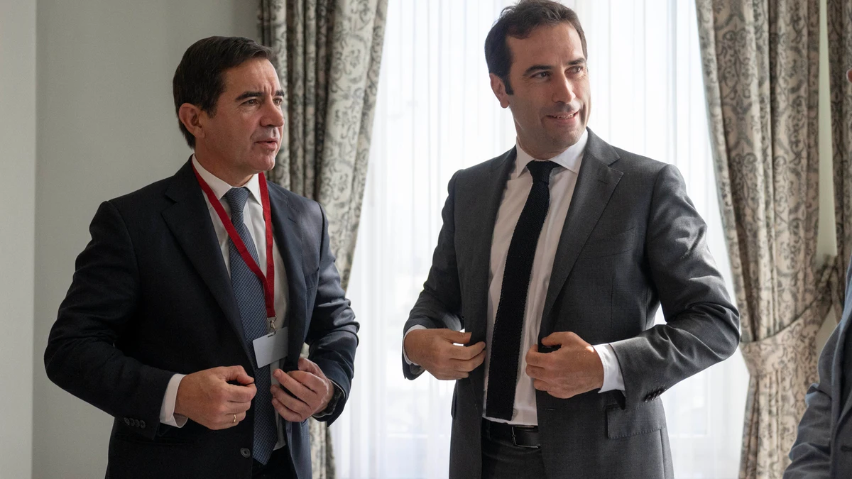 El ministro de Economía reitera cara a cara ante Carlos Torres el rechazo a la OPA de BBVA sobre Sabadell 