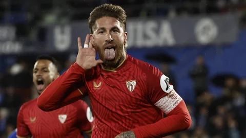 Ramos celebra un gol con el Sevilla