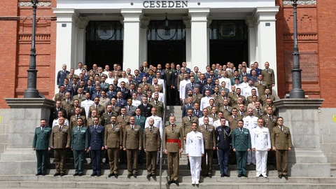 El Rey clausura el XXV curso de Estado Mayor de la Escuela Superior de las Fuerzas Armadas