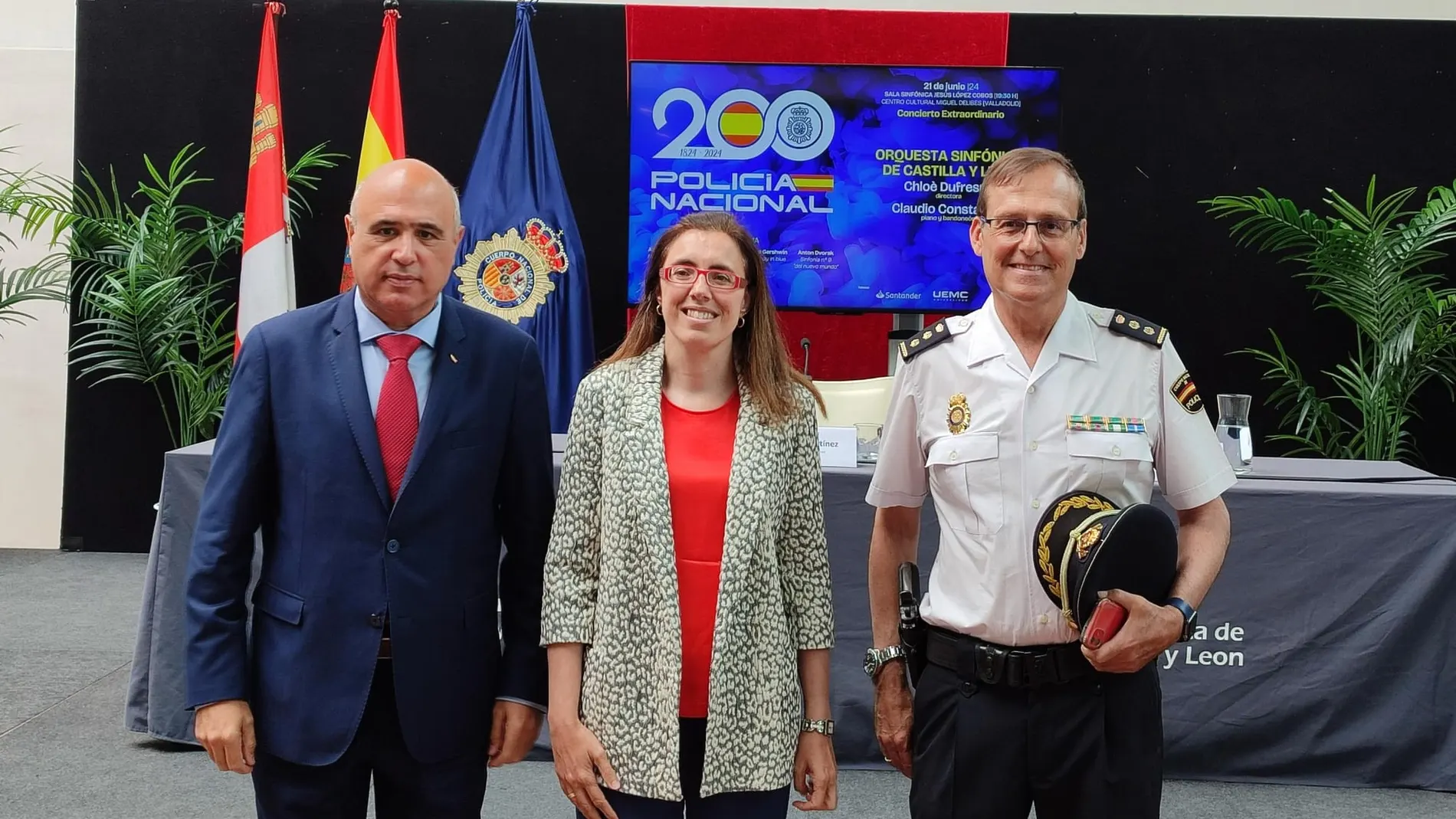 La directora general de Políticas Culturales, Inmaculada Martínez, junto al subdelegado del Gobierno en Valladolid, Jacinto Canales, y al comisario Jefe Provincial de la Policía Nacional en Valladolid, Francisco Javier Oterino Durán