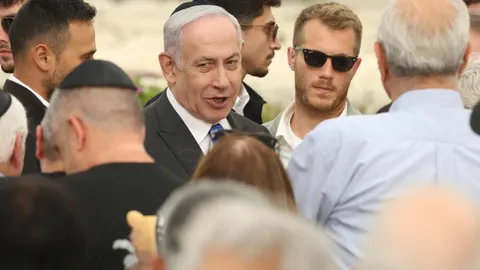 Netanyahu attends memorial for 1948 Altalena Affair victims