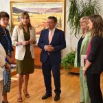 El consejero de la Presidencia, Luis Miguel González Gago; y la directora Irene Muñoz, se reúnen con las representantes de UNICEF