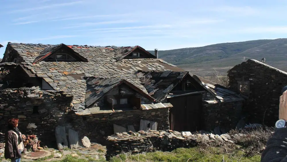 Casa típica de pizarra de El Muyo, en la sierra de Ayllón (Segovia)
