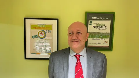 El secretario general de FSIE Castilla y León, Ángel Arias, en la entrevista con La Razón
