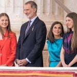 La Princesa Leonor eclipsa el décimo aniversario de la Proclamación de Felipe VI con un traje rojo muy 'Reina Letizia'
