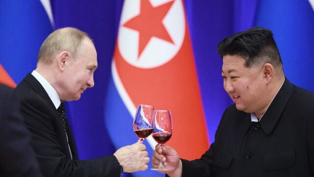 ALIADOS DE GUERRA. Los presidentes de Rusia y Corea del Norte, Vladimir Putin, y Kim Jong Un